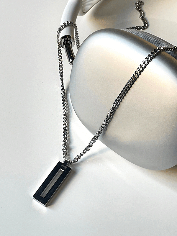 Minimal square chain necklace